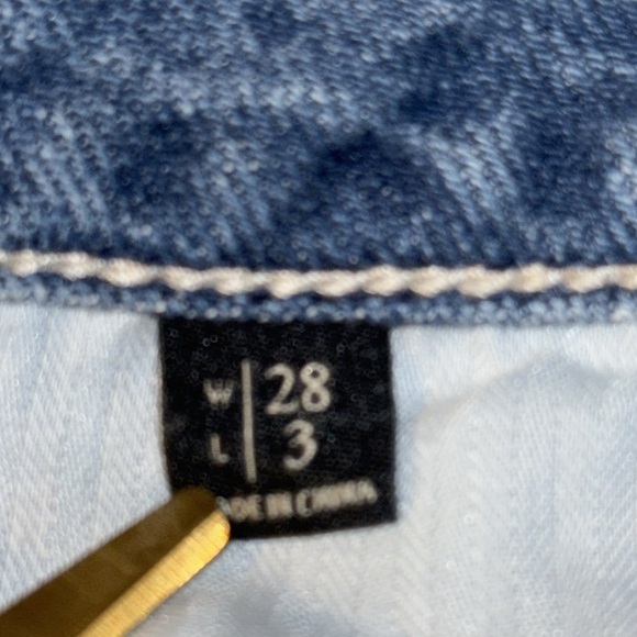 Abercrombie & Fitch Button-fly Cut Off denim Shorts - Picture 9 of 10